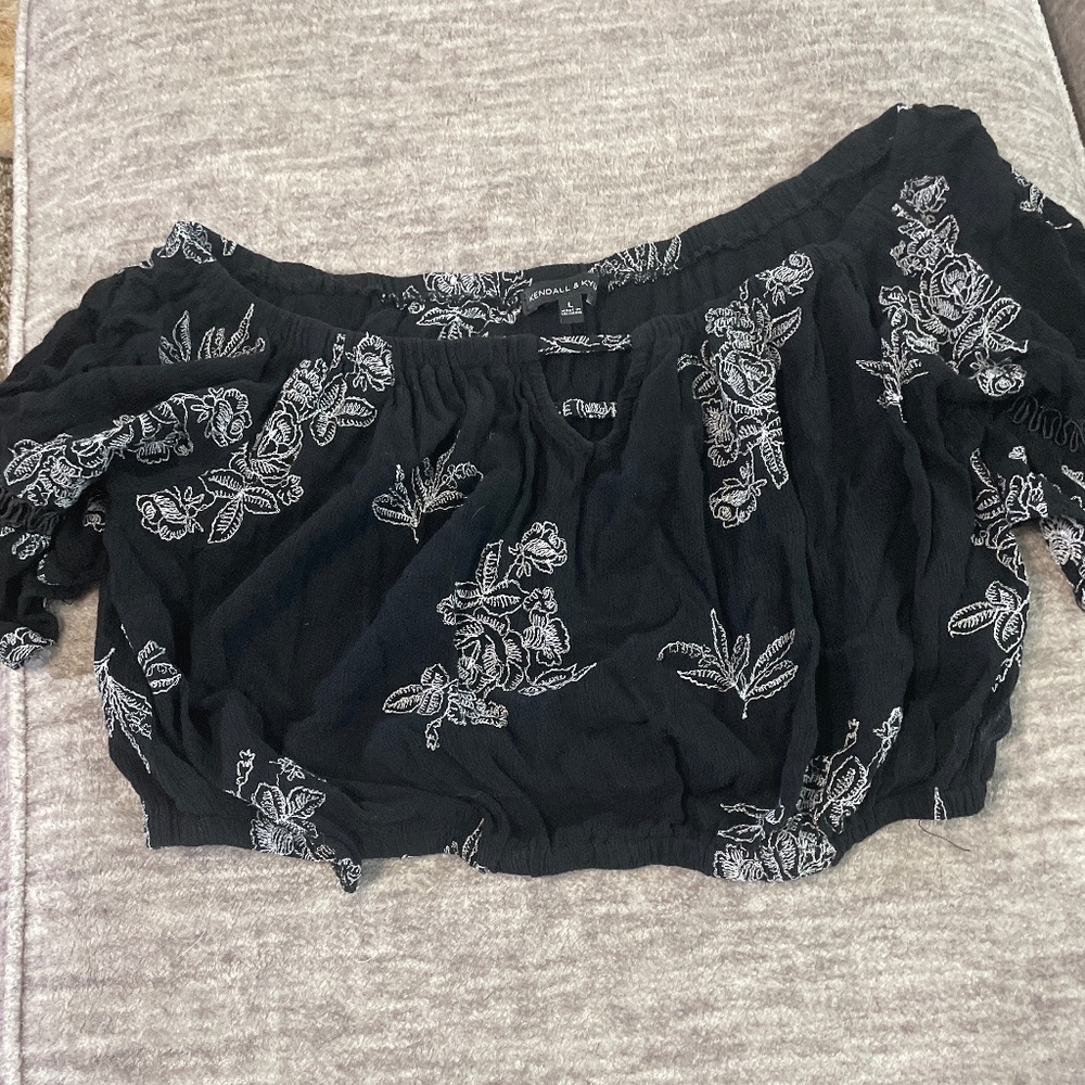 Black floral crop top